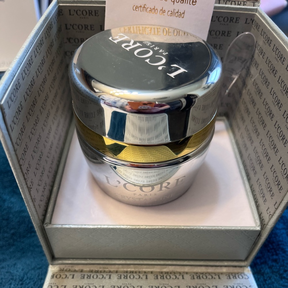 New in box!! Skin firming in 60 seconds. It was a gift that I’ve never used